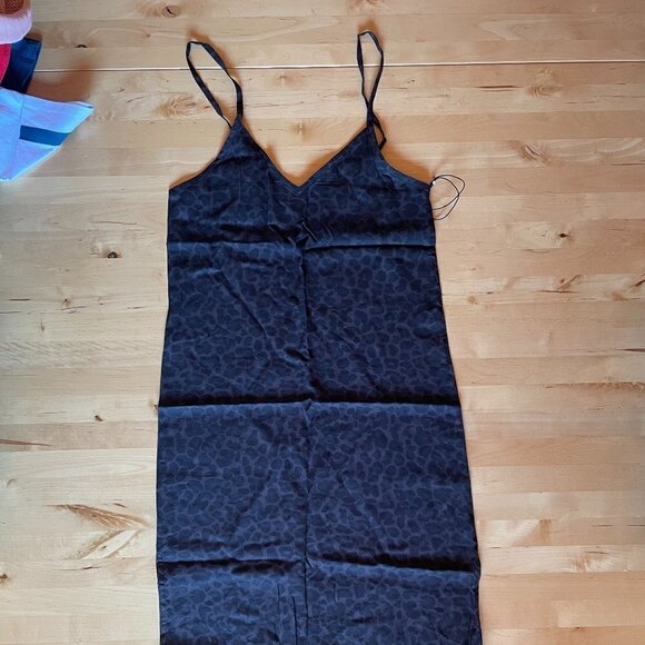 Women's Dress - Picture 3 of 9